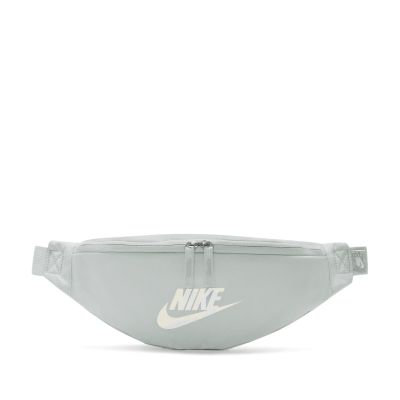 Nike Heritage in silber