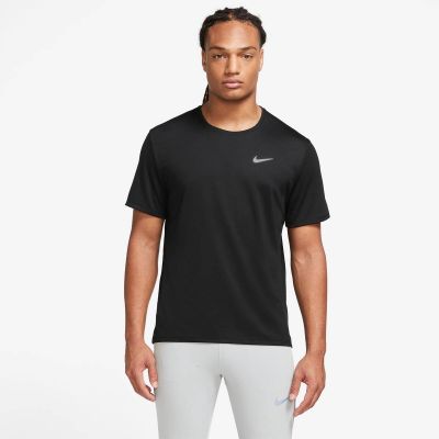 NIKE Herren M NK DF UV MILER SS in schwarz