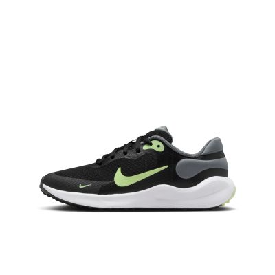 NIKE REVOLUTION 7 (GS) in schwarz